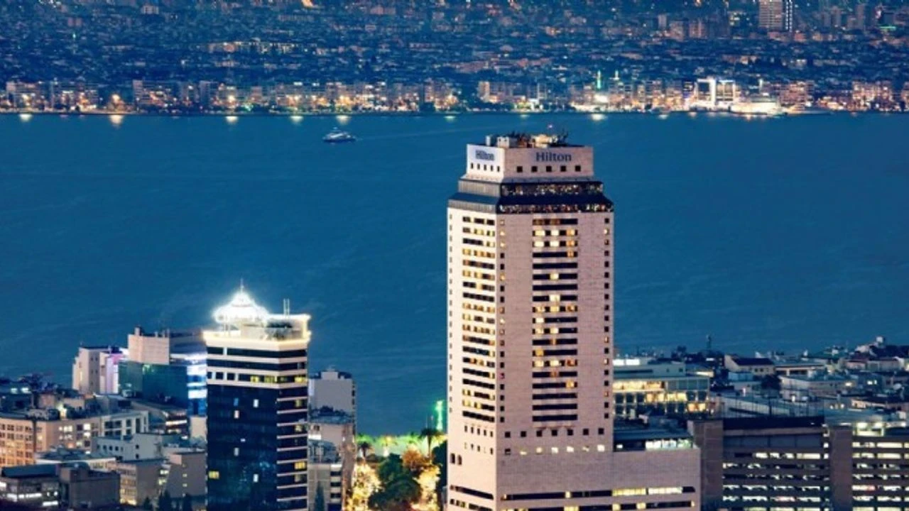 İzmir Büyükşehir Belediyesi, yıllardır atıl durumda olan Hilton Oteli’ndeki yüzde