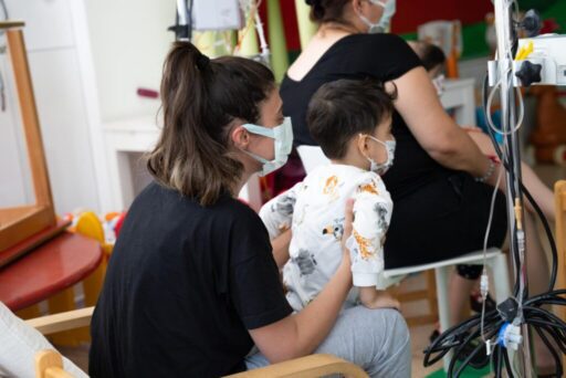 İzmir Şehir Tiyatroları’ndan onkoloji servisindeki miniklere anlamlı proje