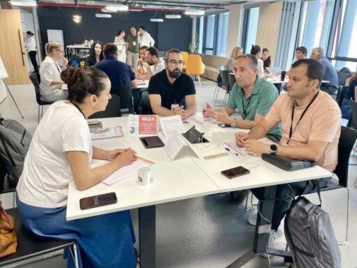 İzmir İl Millî Eğitim Müdürlüğü, eğitimde yapay zekâ uygulamalarını yaygınlaştırmak