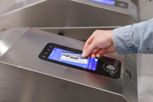 İzmir Büyükşehir Belediyesi’ne bağlı ESHOT, İZULAŞ, İZDENİZ, Metro ve Tramvay