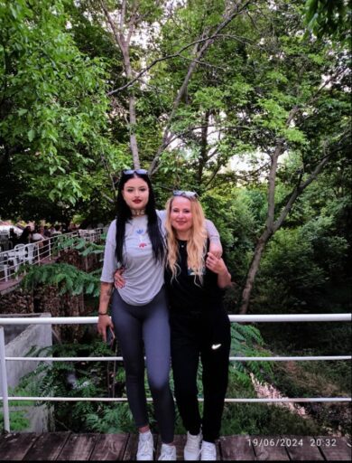 Güzel günlerde Anne ve Kız