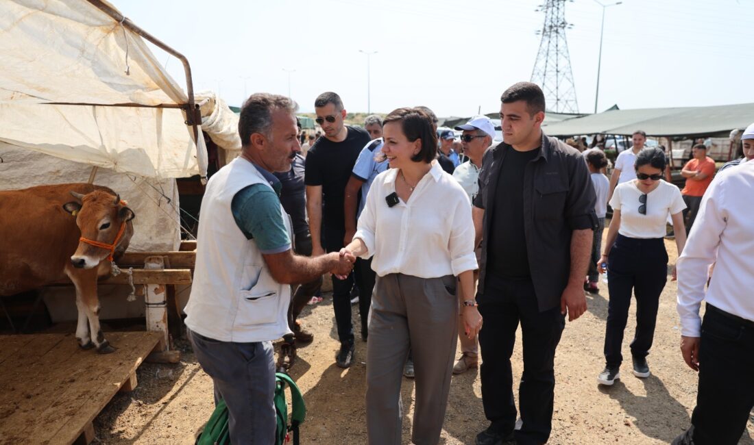 Başkan Kınay’dan modern kurban alanına bayram ziyareti Karabağlar Belediye Başkanı Helil Kınay, Kurban Bayramı’nın ilk gününde, belediyenin