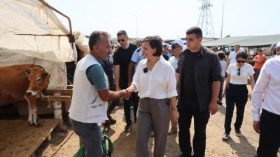 Karabağlar Belediye Başkanı Helil Kınay, Kurban Bayramı’nın ilk gününde, belediyenin