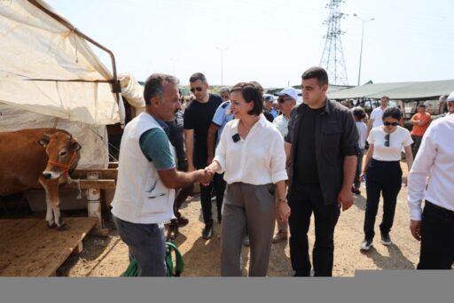 Karabağlar Belediye Başkanı Helil Kınay, Kurban Bayramı’nın ilk gününde, belediyenin