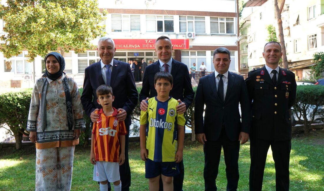 KEMALPAŞA BELEDİYESİ’NDE KURBAN BAYRAMI BAYRAMLAŞMASI Kemalpaşa Belediye Başkanı Mehmet Türkmen, Kurban Bayramı öncesi Kaymakamlıkta protokol