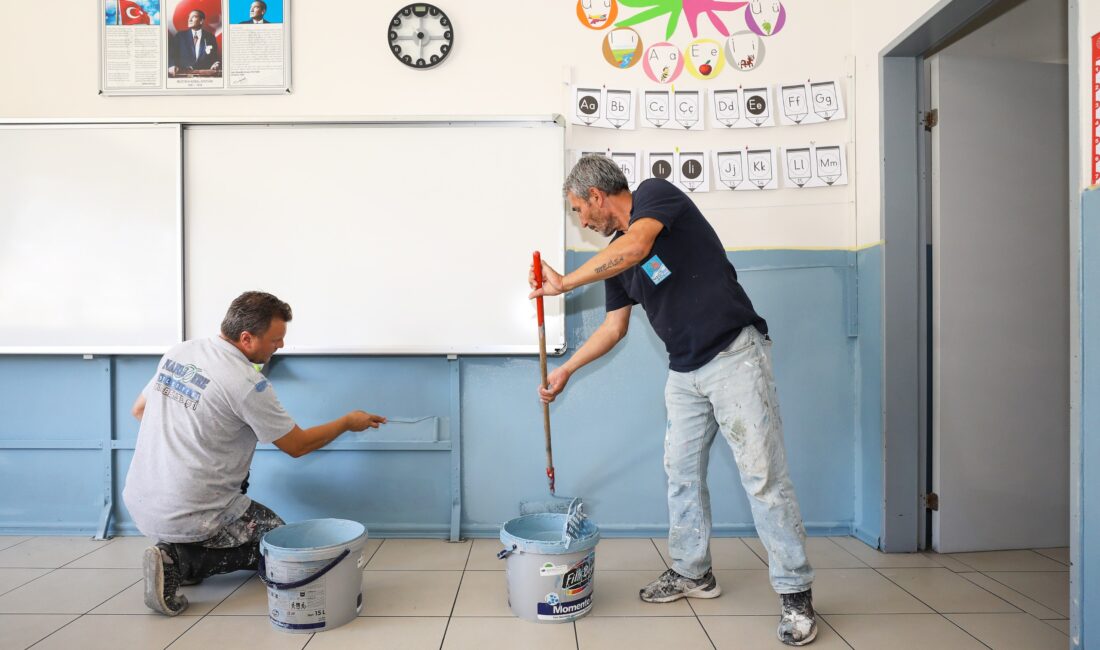 Narlıdere Belediyesi, yaz tatilin başlamasıyla birlikte, talep eden okullarda boya,