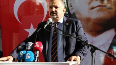 Cumhuriyet Halk Partisi İzmir İl Başkanı Şenol Aslanoğlu İzmir’de grevde