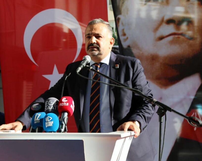ASLANOĞLU’NDAN GREVDEKİ İŞÇİLERE ÇAĞRI: “İZMİRLİLERİN SESİNE KULAK VERİN” Cumhuriyet Halk Partisi İzmir İl Başkanı Şenol Aslanoğlu İzmir’de grevde