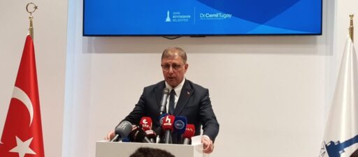 İzmir Büyükşehir Belediye Başkanı Cemil Tugay, süren grev tartışmaları ve