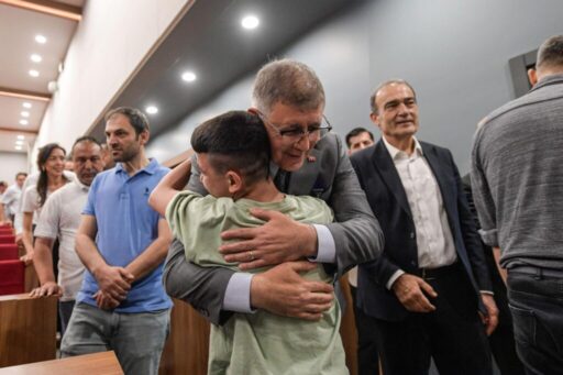 Belediye personeli ve bürokratlarla bayramlaşan İzmir Büyükşehir Belediye Başkanı Dr.