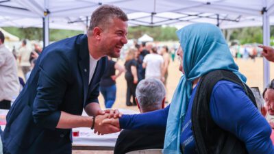 Buca Belediye Başkanı Görkem Duman, hemşehri dernekleri ile hayırseverler tarafından