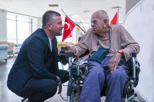 Buca Belediye Başkanı Görkem Duman, bu bayramda da geleneği bozmadı;