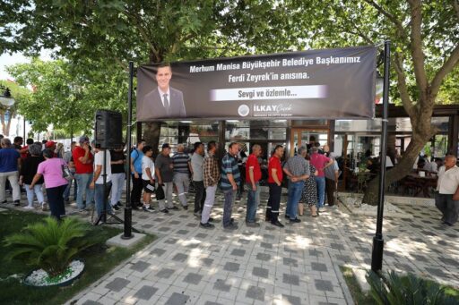 Menderes Belediyesi, Ferdi Zeyrek anısına ücretsiz yemek ve lokma dağıtımı