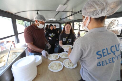Efes Selçuk Belediyesi’nin sosyal belediyecilik anlayışıyla hayata geçirdiği Kent Lokantası