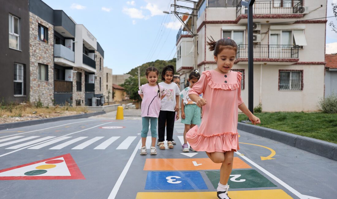 Buca Belediyesi, ilçenin sokaklarını yeniden tasarlayarak minik Bucalılar için yepyeni