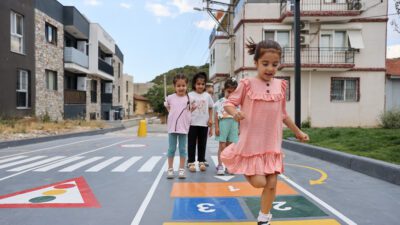 Buca Belediyesi, ilçenin sokaklarını yeniden tasarlayarak minik Bucalılar için yepyeni