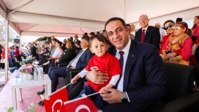 Narlıdere Belediyesi, çocuk sevinci yaşayan ailelerin mutluluğuna ortak olmak ve