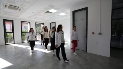 Karşıyaka Belediyesi tarafından yapımı tamamlanan Zübeyde Hanım Sosyal Tesisi’nde yaz