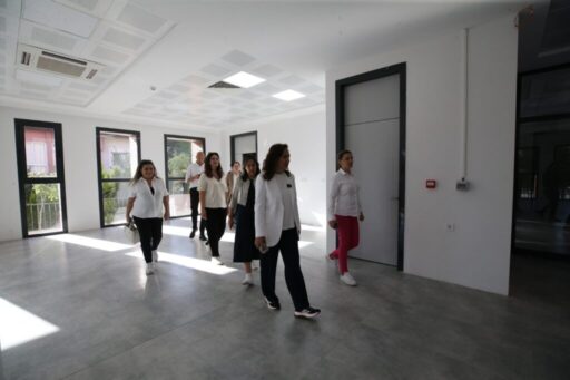 Karşıyaka Belediyesi tarafından yapımı tamamlanan Zübeyde Hanım Sosyal Tesisi’nde yaz