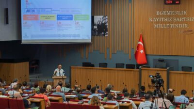 İzmir Büyükşehir Belediyesi'nin ev sahipliğinde ilçe belediyelerinin afet işleri sorumluları,