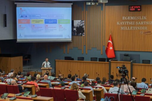 İzmir Büyükşehir Belediyesi'nin ev sahipliğinde ilçe belediyelerinin afet işleri sorumluları,