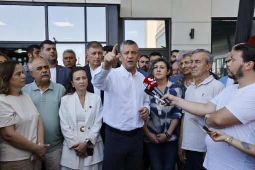 Cumhuriyet Halk Partisi (CHP) Genel Başkanı Özgür Özel ve İzmir