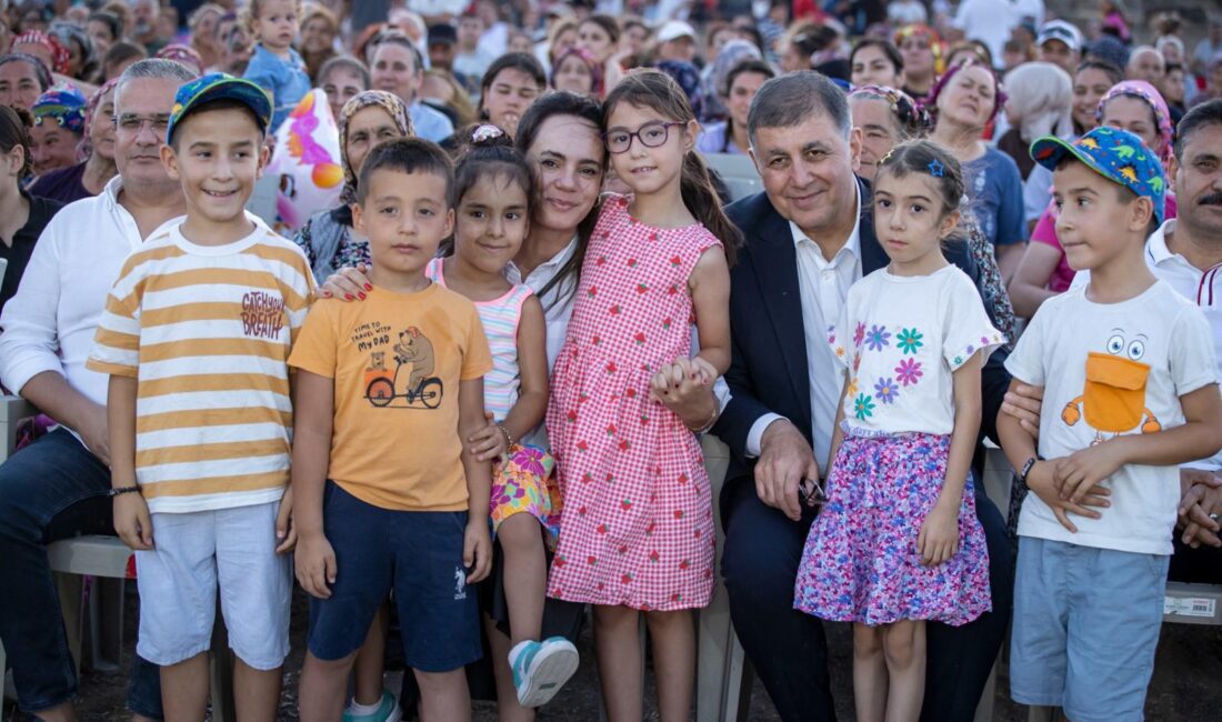 “Birlik olursak başa çıkamayacağımız zorluk yok” Dikili Deliktaş'ta Bamya Festivali ve Halk Ozanları Gecesi'ne eşi Öznur