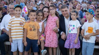Dikili Deliktaş'ta Bamya Festivali ve Halk Ozanları Gecesi'ne eşi Öznur
