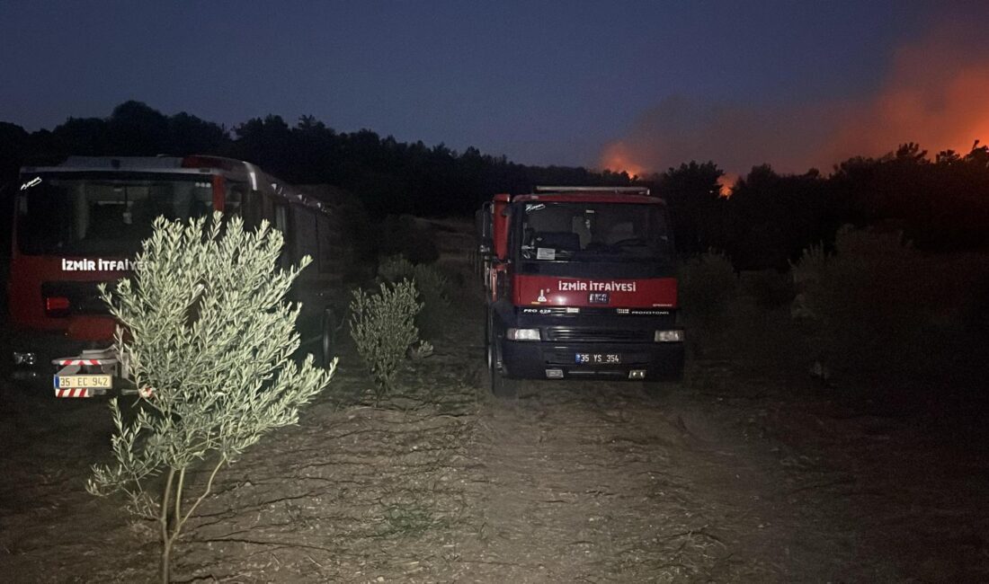 İzmir’in Urla ilçesinde ormanlık alanda başlayan ve rüzgârın da etkisiyle