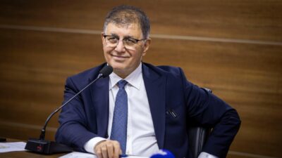 Menemenli muhtarlarla bir araya gelen İzmir Büyükşehir Belediye Başkanı Dr.