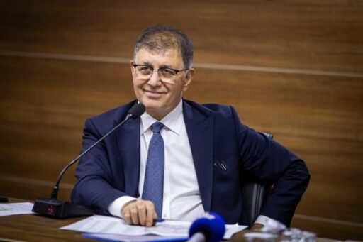 Menemenli muhtarlarla bir araya gelen İzmir Büyükşehir Belediye Başkanı Dr.