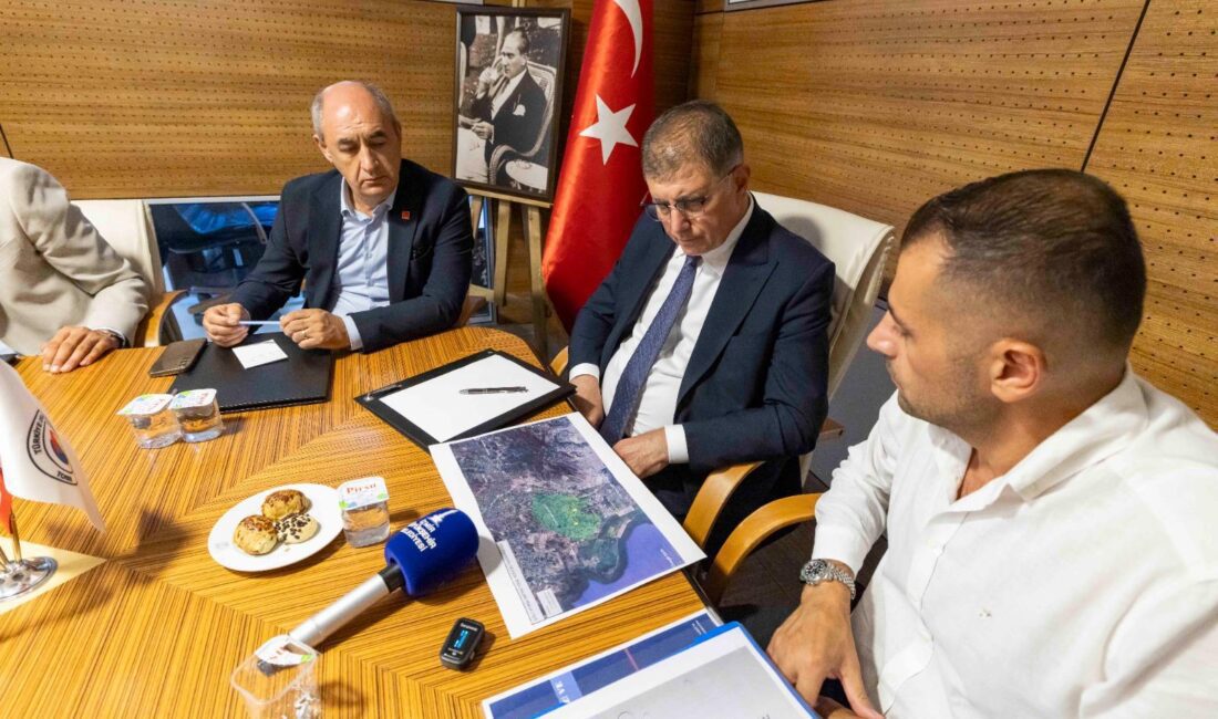 İzmir Büyükşehir Belediye Başkanı Dr. Cemil Tugay, Menemen Ticaret Odası’nda