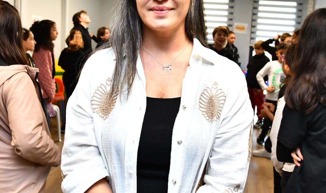 İzmir Büyükşehir Belediyesi’ne bağlı İzmir Çocuk Meclisi çocukların yıl boyunca