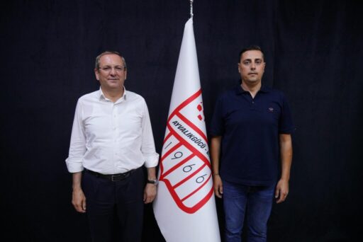 Ayvalık’ın gururu, birleştirici gücü Ayvalıkgücü Belediyespor’dan bayrak değişimi değil, istikrar