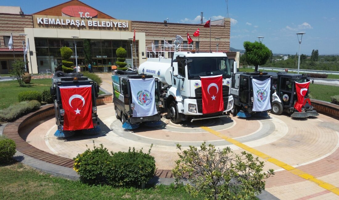 Kemalpaşa Belediyesi araç filosuna 5 yeni araç daha ekleyerek temizlik