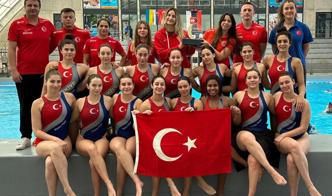 Avrupa Şampiyonası’na İzmir’de hazırlanıyorlar İzmir Büyükşehir Belediyesi Celal Atik Spor Salonu Yüzme Havuzu’nda yapılan