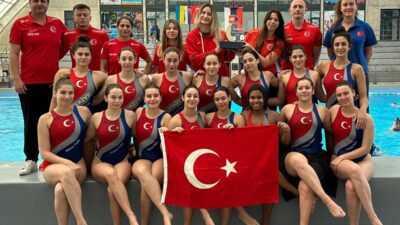 İzmir Büyükşehir Belediyesi Celal Atik Spor Salonu Yüzme Havuzu’nda yapılan