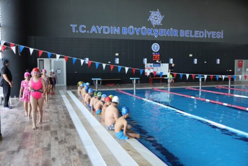 Aydın Büyükşehir Belediyesi, her yaştan vatandaşa yönelik projelerle Aydınlıların yanında