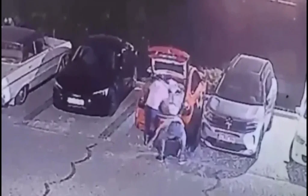 Ayşe Tokyaz cinayetinde şok görüntüler: Valizi böyle taşıdılar! Ayşe Tokyaz cinayetinde şok görüntüler! Eski polis memuru Cemil Koç