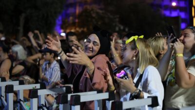 Aydın Büyükşehir Belediye Başkanı Özlem Çerçioğlu’nun destekleriyle düzenlenen “Yaz Konserleri” kapsamında sahneye