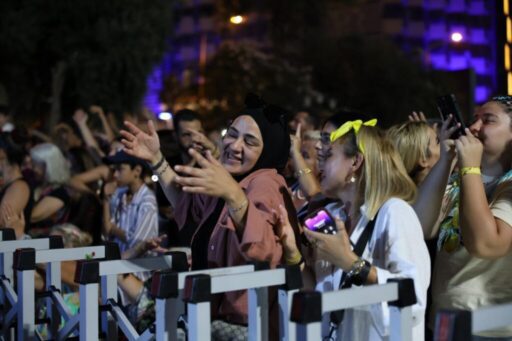 Aydın Büyükşehir Belediye Başkanı Özlem Çerçioğlu’nun destekleriyle düzenlenen “Yaz Konserleri” kapsamında sahneye