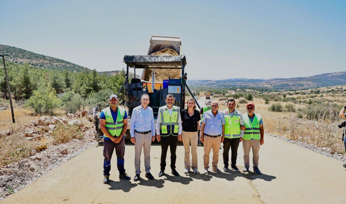 Asfalt çalışmalarını inceleyen Başkan Bülent Nuri Çavuşoğlu, “Hizmet odaklı, insan