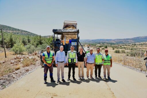 Asfalt çalışmalarını inceleyen Başkan Bülent Nuri Çavuşoğlu, “Hizmet odaklı, insan