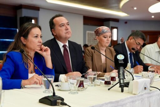 Manisa Büyükşehir Belediye Başkanı Besim Dutlulu, Şehzadeler ilçesinde mahalle muhtarlarıyla