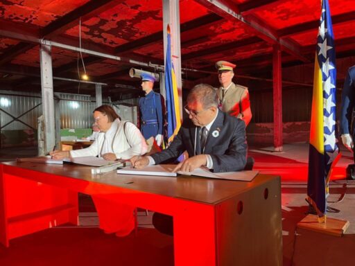 İzmir Büyükşehir Belediye Başkanı Dr. Cemil Tugay, erkek kadın, çocuk