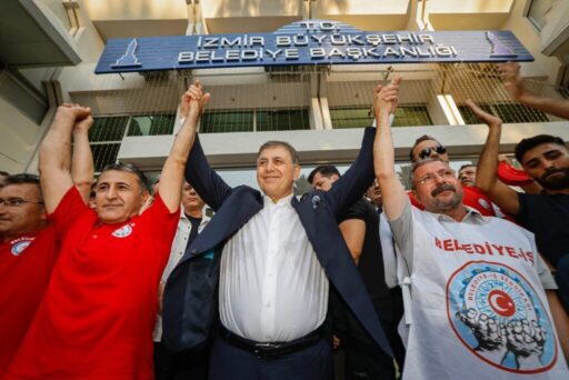 İzmir Büyükşehir Belediye Başkanı Dr. Cemil Tugay sendikayla yaşanan uzlaşmazlık