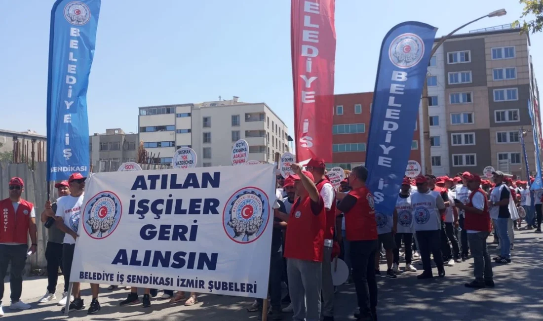 Belediye-İş Sendikası İzmir Şubeleri, işten çıkarmaları protesto etmek için Kapılar’daki