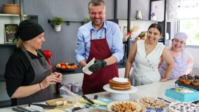 Türkan Saylan Çağdaş Yaşam Merkezi’nde düzenlenen pastacılık kursu sayesinde kadınlar