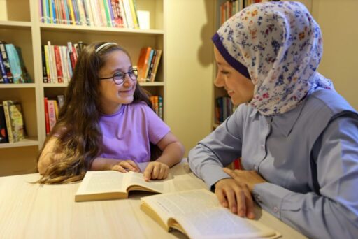 Bucalı Avşin Cumhuriyet Kütüphanesi ile hayaline yürüyor