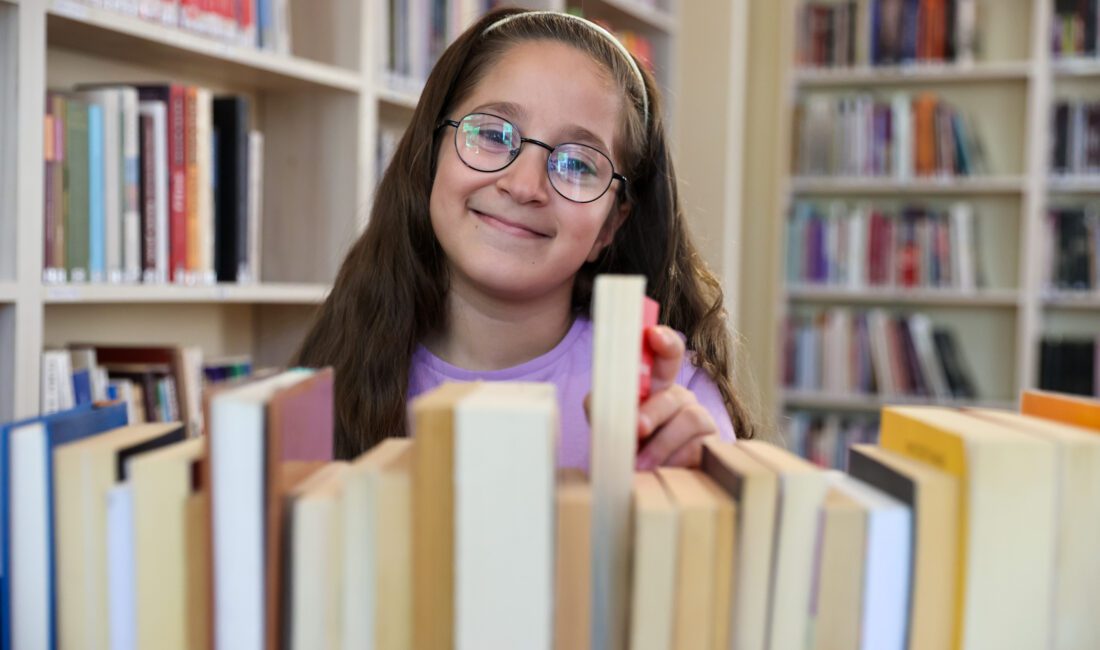 Bucalı Avşin Cumhuriyet Kütüphanesi ile hayaline yürüyor Buca Belediyesi Cumhuriyet Kütüphanesi, ileride doktor olmak isteyen Bucalı minik